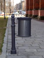 Pattumiera REX 1, in ghisa con montante robusto